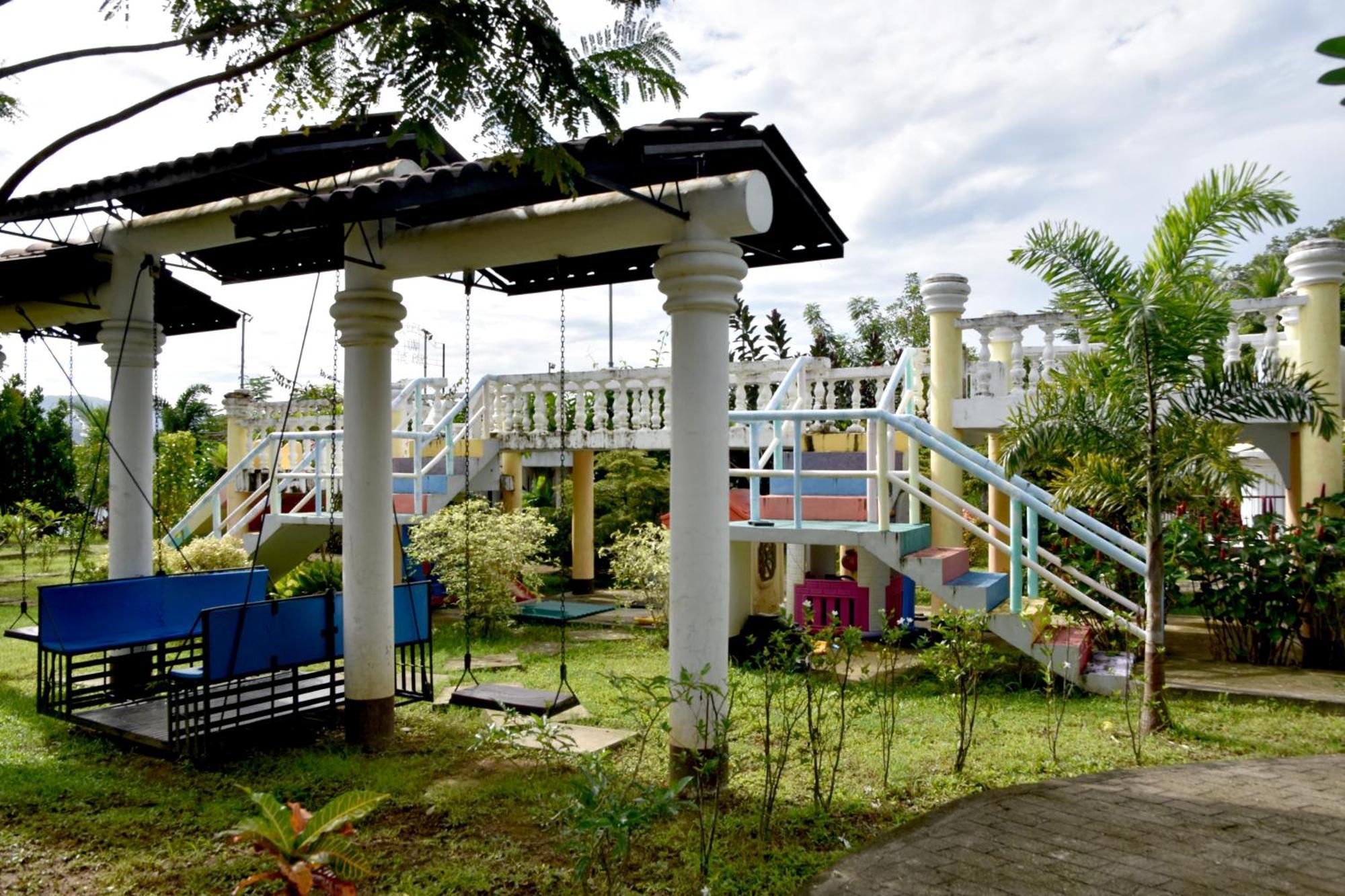 Isla De Oro Hotel Mamburao Dış mekan fotoğraf